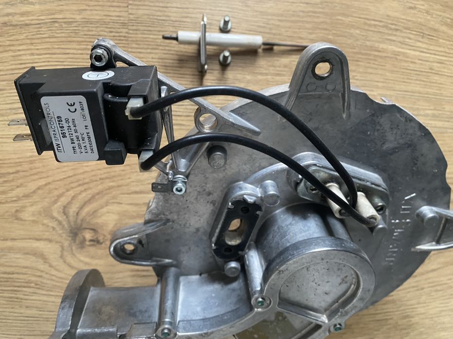 Viessmann Vitodens Klapa palnika z uszczelkami i elektrodami