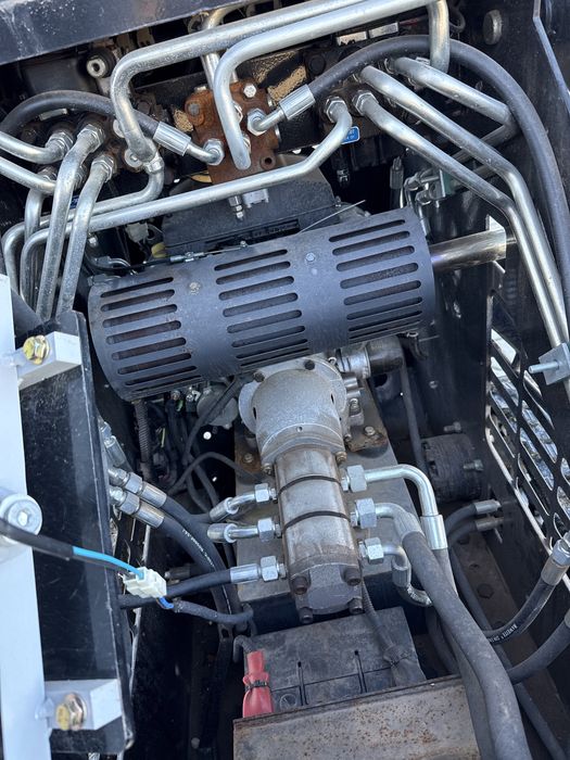 Mulczer lesny karczownik + nosnik narzedzi 24HP gasienicowy