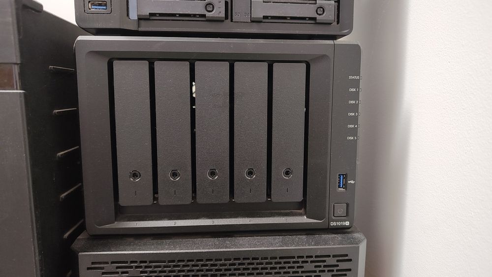 NAS Synology DS1019+ (16GB RAM)