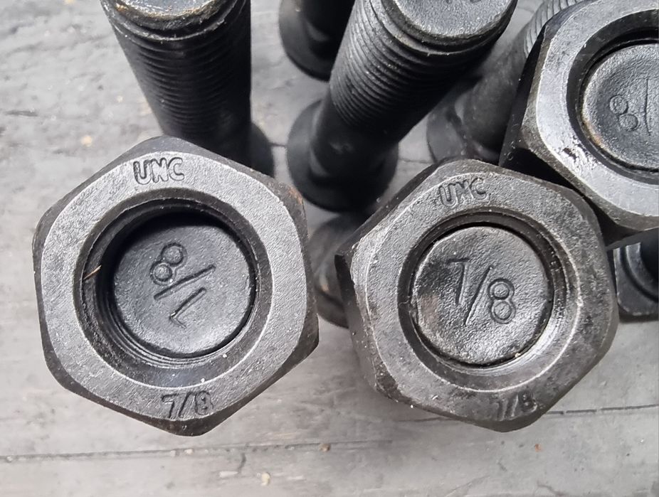 Śruby do komatsu d65