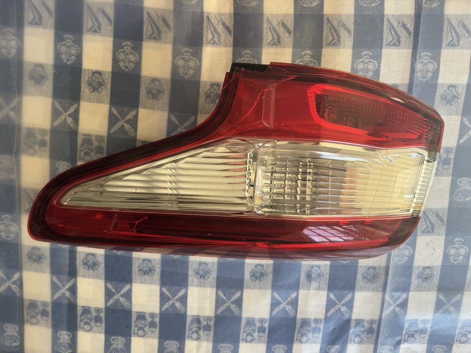 Farol traseiro esquerdo qashqai