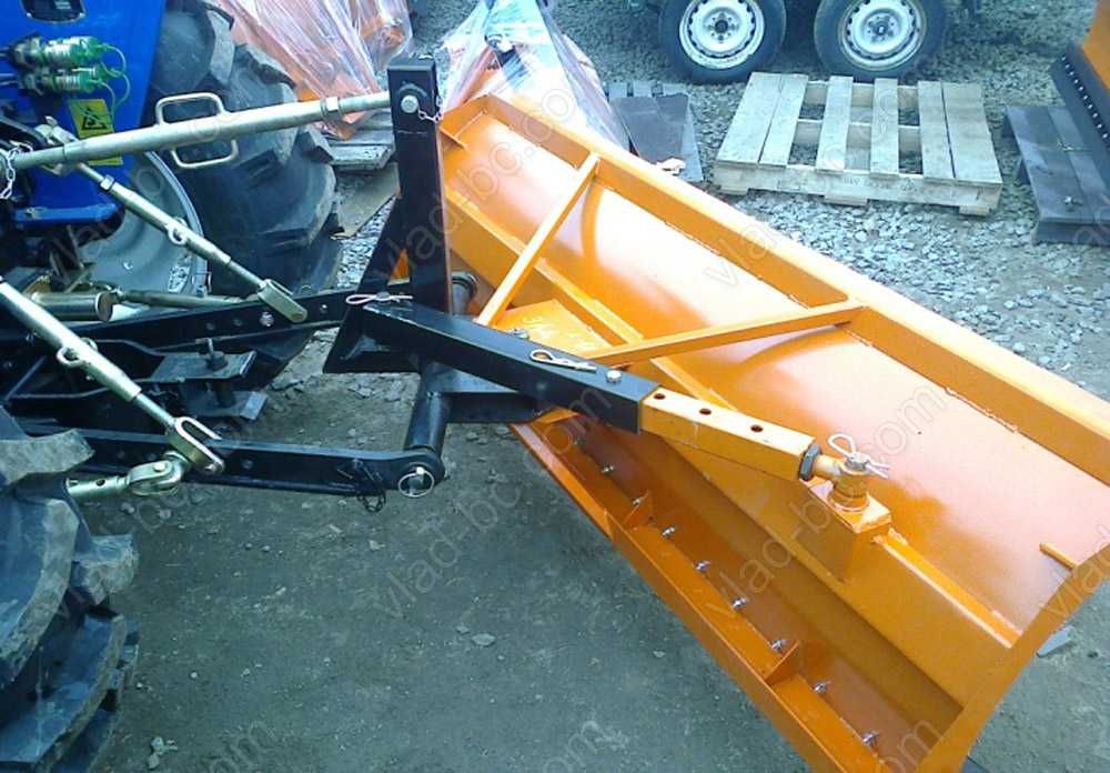 Отвал на задню навеску трактора