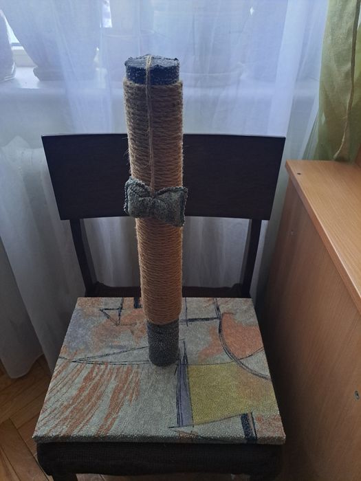 Когтеточка б/у, высота 52 см