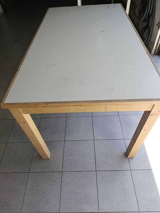 Mesa de Trabalho / Bancada com Estrutura em Madeira – 1,60 m x 1,00 m