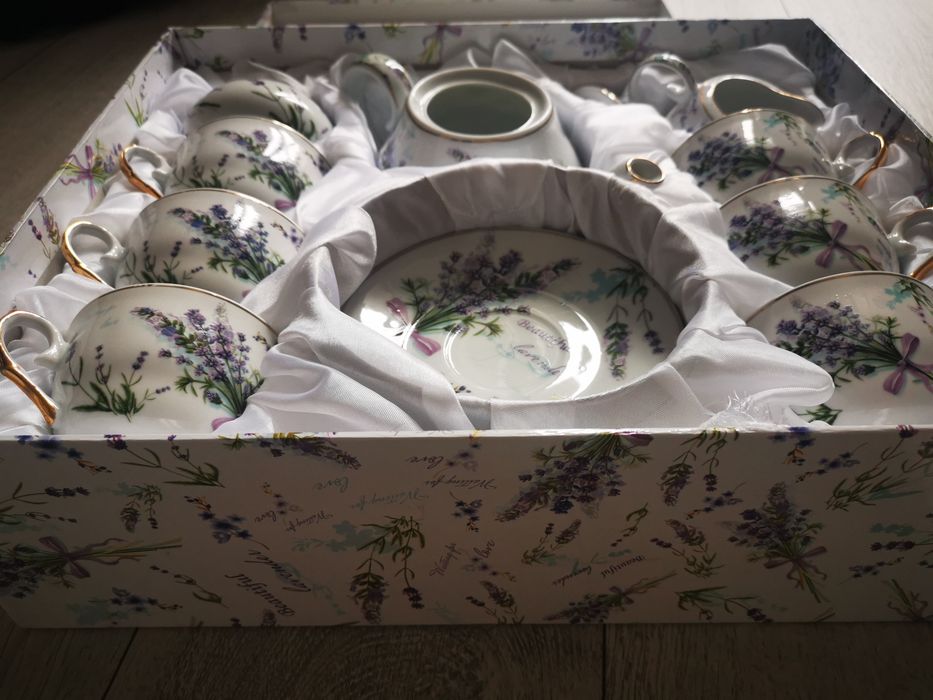 Nowy serwis porcelanowy w lawendę z pudełkiem