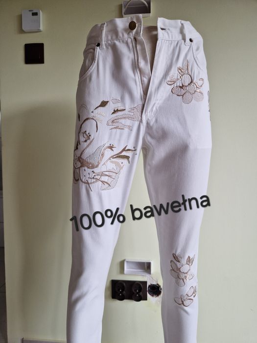 Spodnie jeansy białe wyszywane złotą nicią