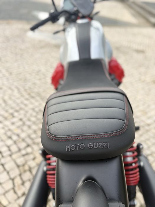 Moto Guzzi v7 stone