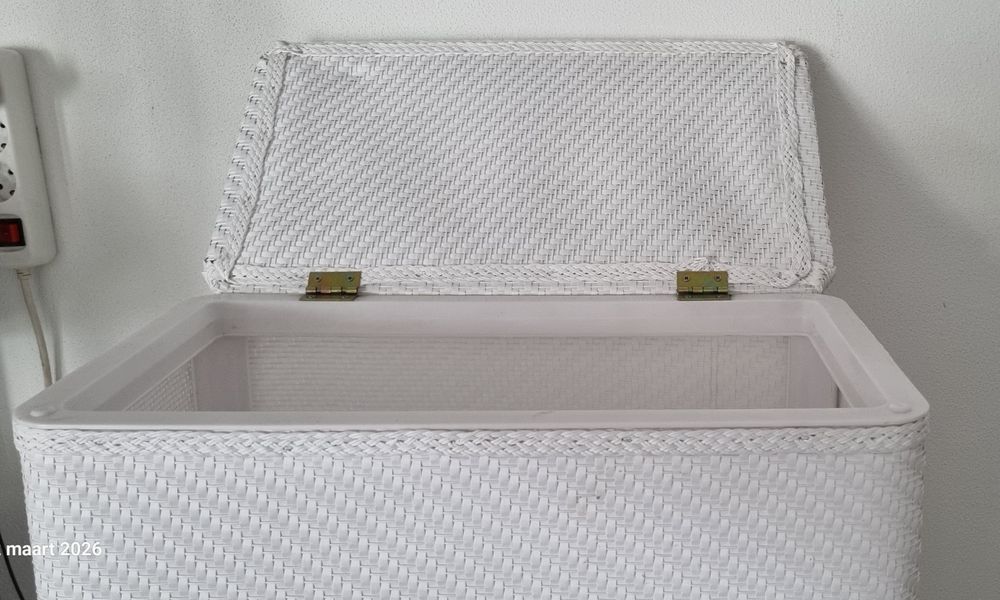 Cesto de roupa suja para casa de banho