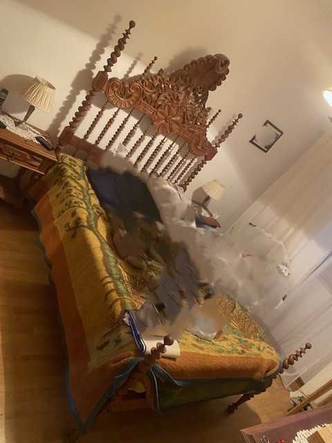 Cama casal Antiga + Restante mobília