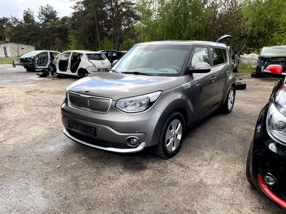 Ляда задний бампер Kia Soul EV фонарь кришка багажника Кіа Сол шрот