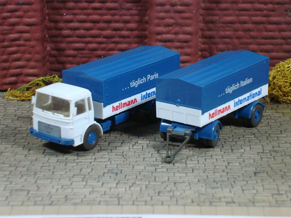 Wiking 424 - MAN / Camião com Reboque "Hellmann International" / Usado