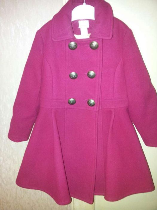 Продам демисезонное  пальто "Monson" и шапочку в подарок