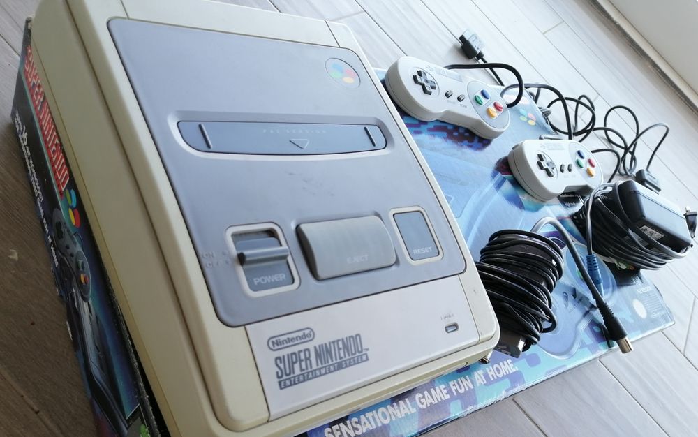 Super Nintendo (SNES) – Completa c/ caixa original + 2 comandos + cabo