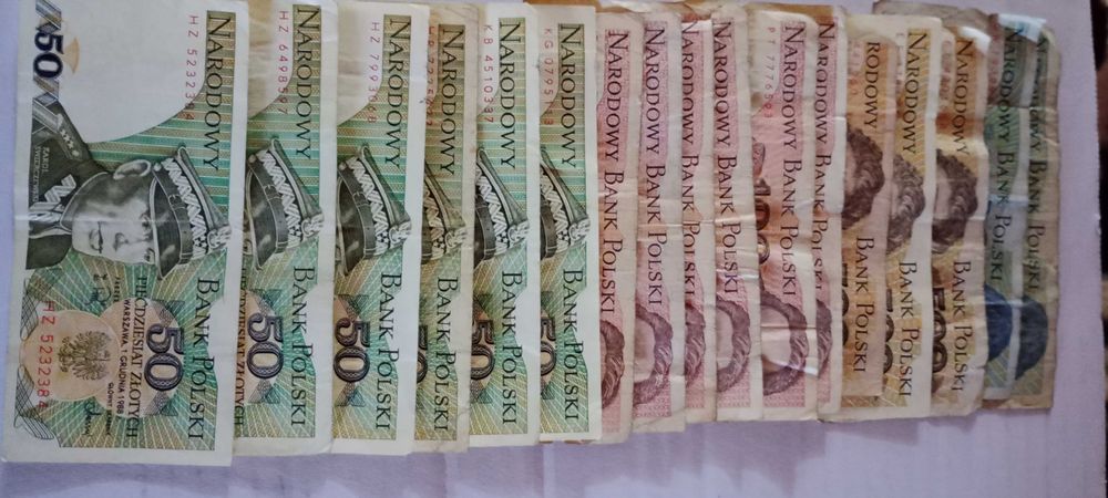 Sprzedam zestaw 17 używanych banknotów z czasów PRL.