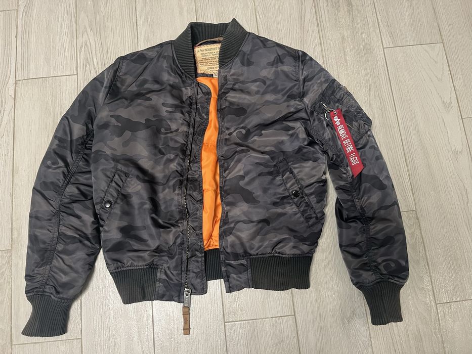 Продам куртку Alpha Industries