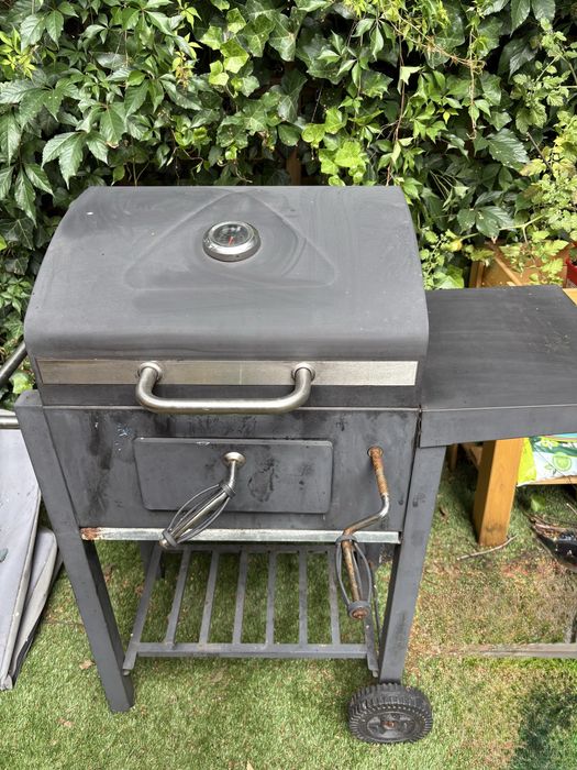 Grill węglowy używany