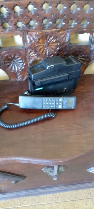 Telefone  antigo de carro