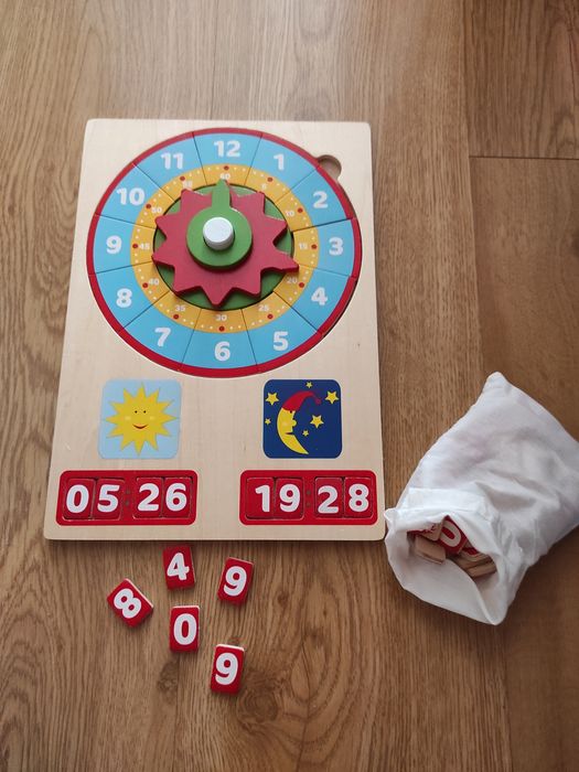 Relógio puzzle em madeira