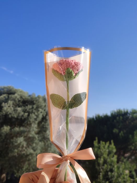 Rosa de crochê cores variadas feito à mão