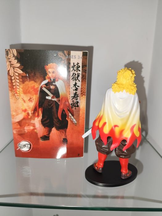 Figuras Demon Slayer com caixa