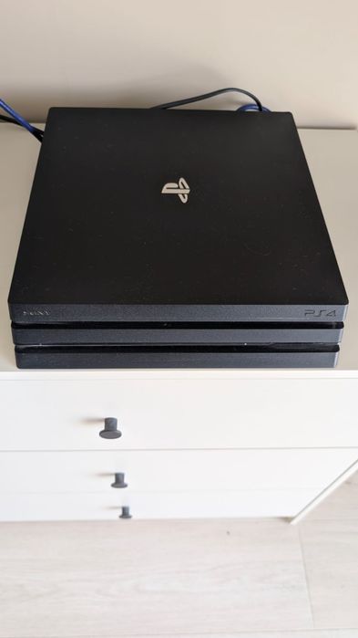 PlayStation 4pro 1TB Stan bardzo dobry