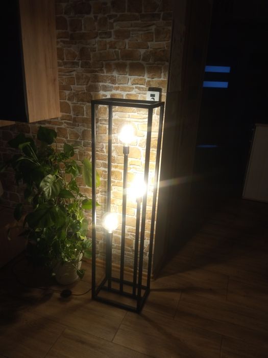 Lampa stojąca do salonu