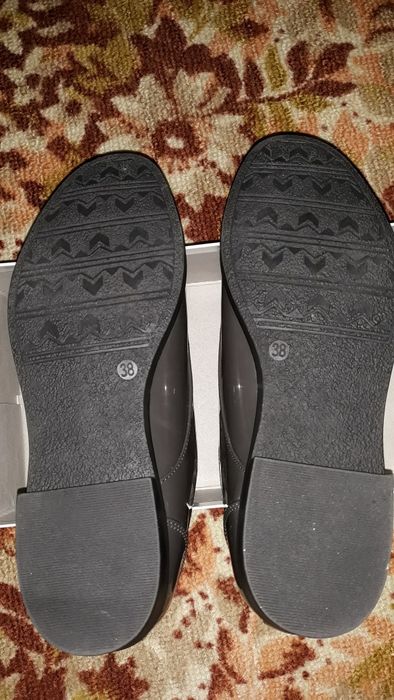 Лаковые туфли на шнурках