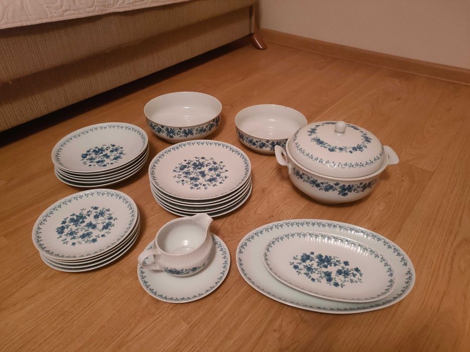 Serwis obiadowy waza talerze misy sosjerka