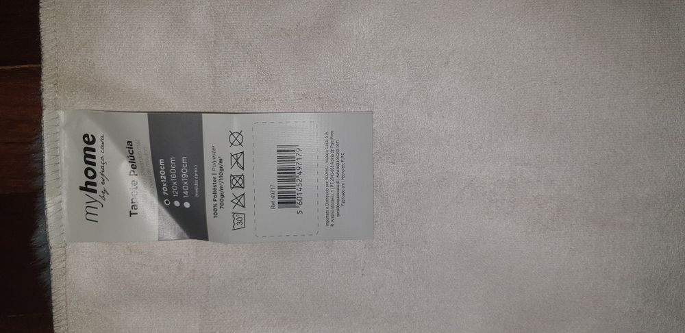 Tapete cinzento novo