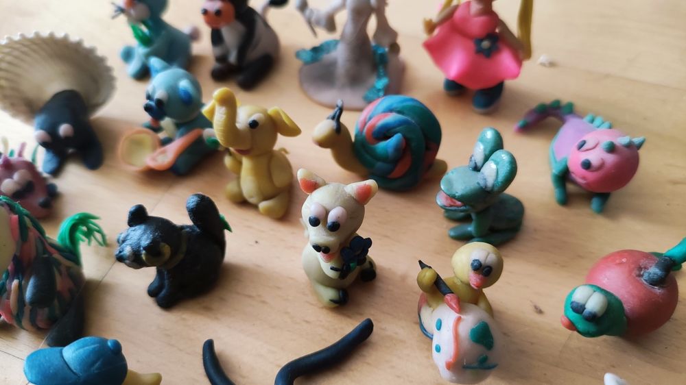 Figurki z modeliny handmade, komplet 24 szt.