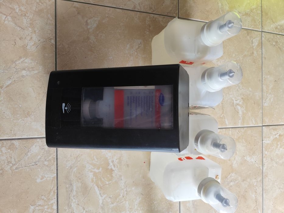 Dispensador de álcool gel com 5 garrafas