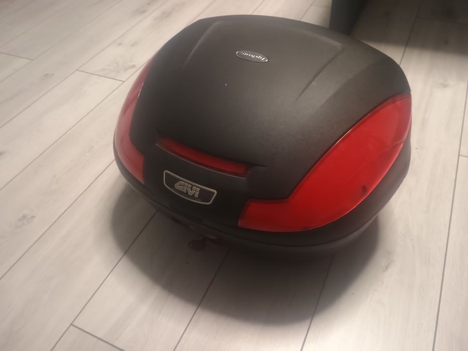 Kufer givi simply na dwa kaski 56l