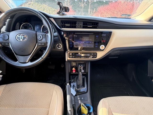 Toyota Corolla Sprzedam Toyota Corolla 1,6 benzyna, bardzo dobre wyposażenie.