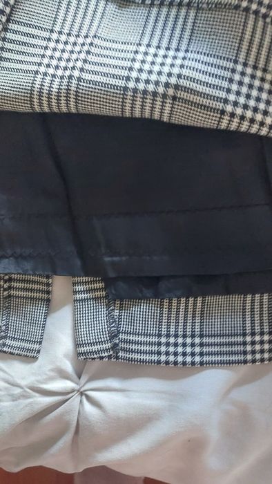 Saia xadrez preta e branca