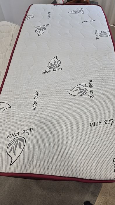 Cama- colchão 190x90 + estrado com pernas  basculantes
