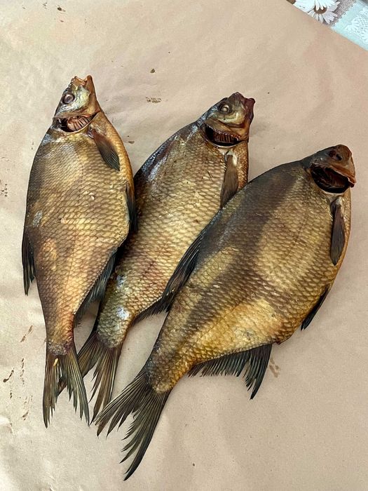 Лящ копчений з ікрою