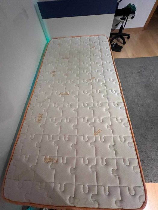 Cama Solteiro e colchão incluido
