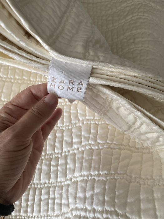 Colcha Zara Home - cama de casal, cor marfim