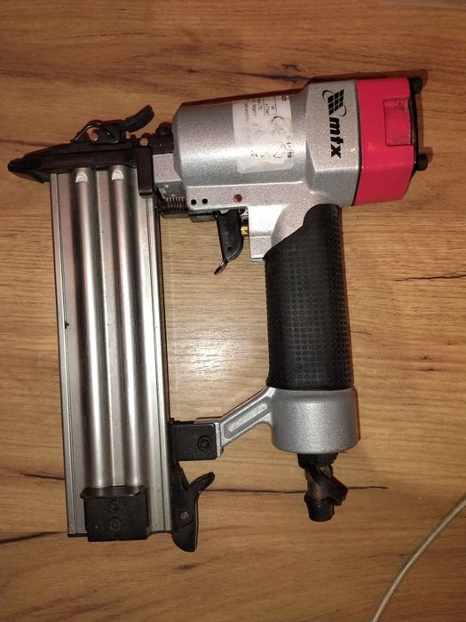 Pistolet pneumatyczny na gwoździe mtx. Nowy