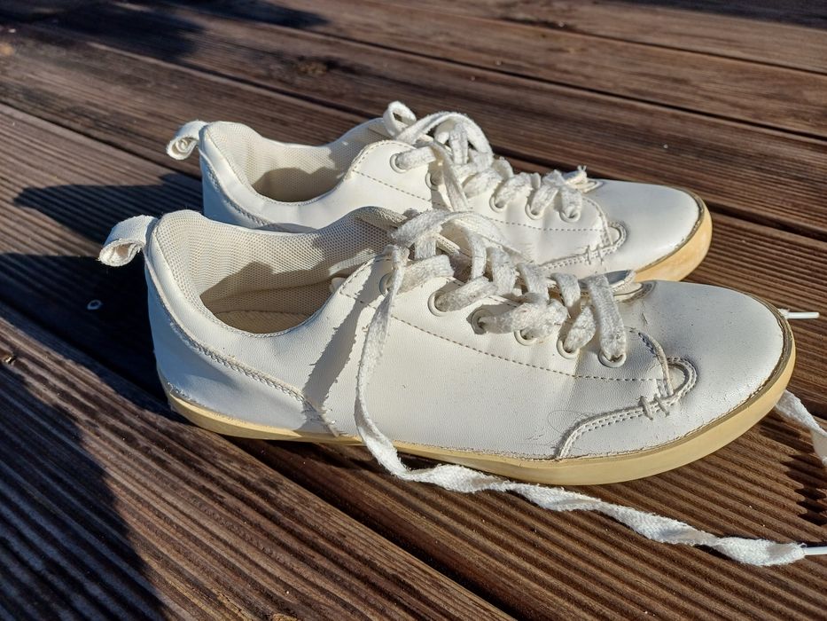 Sapatilhas brancas