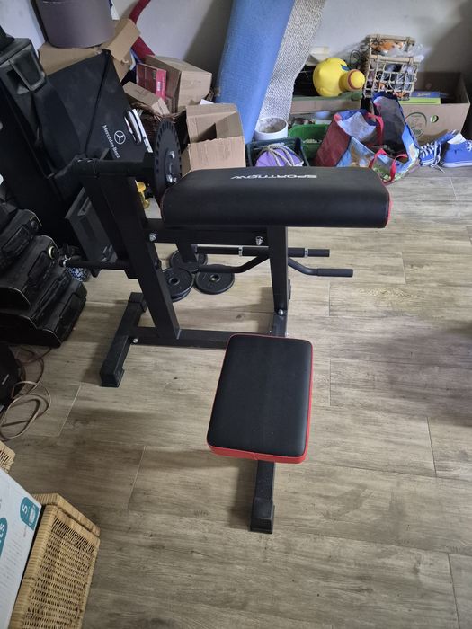 Maszyna do bicepsa , modlitewnik plus 4 talerz e po 2kg