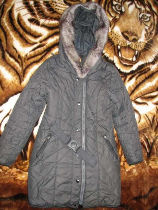 Пальтишко подростковое зимнее на синтепоне в отличном состоянии