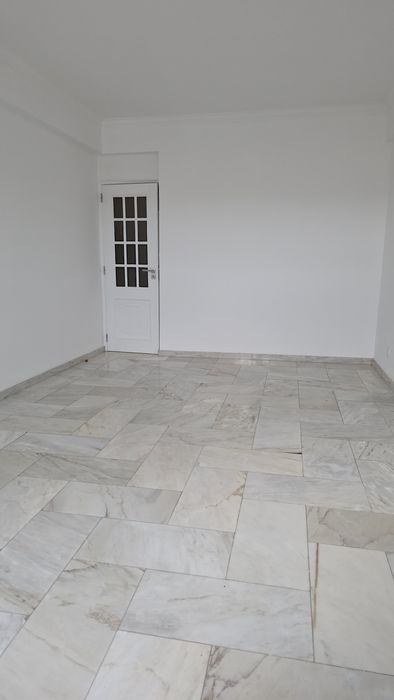 T2 Arrendamento-Queluz (estação) Ler anúncio até o Fim!