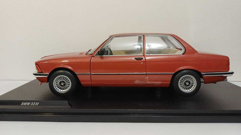 1/18 BMW 323i lr - Solido