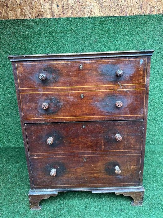 Movel sanitario antigo, em madeira exotica, operacional