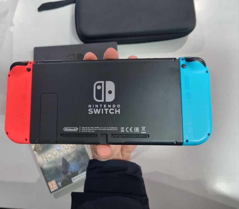 Nintendo Switch V1 + Jogo Hogwarts Legacy