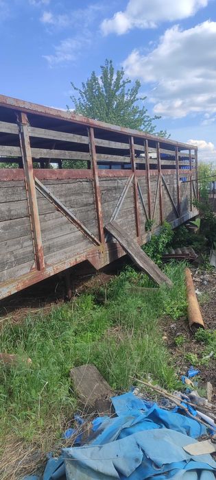 напівпричіп для перевезення тварин