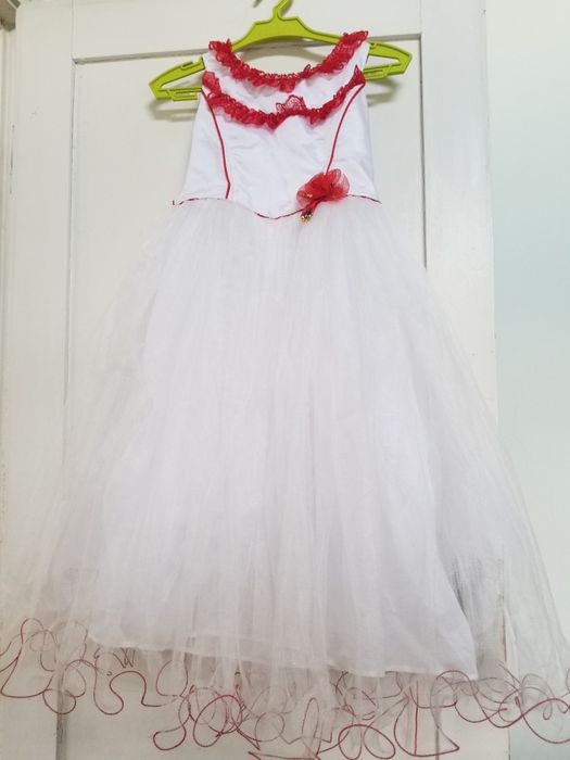 Платячко випускне, на дівчинку 6-7 років.