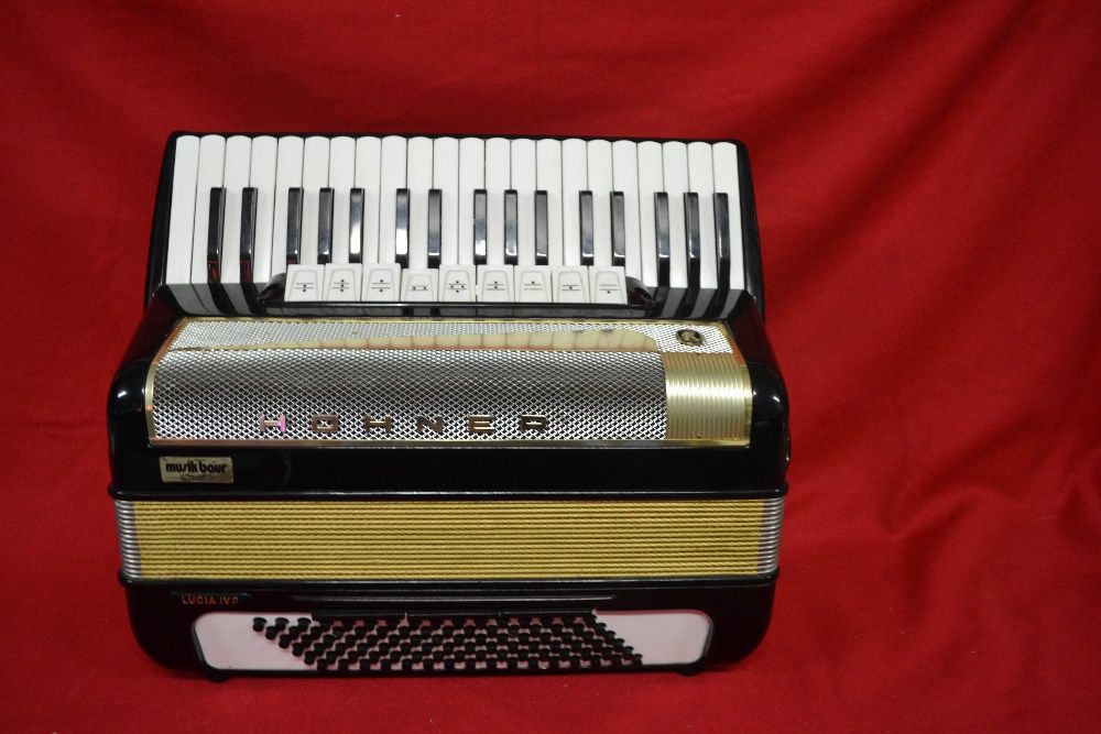 Acordeao Hohner Lucia IV P 4 Voz 96 Baixos, N. 112