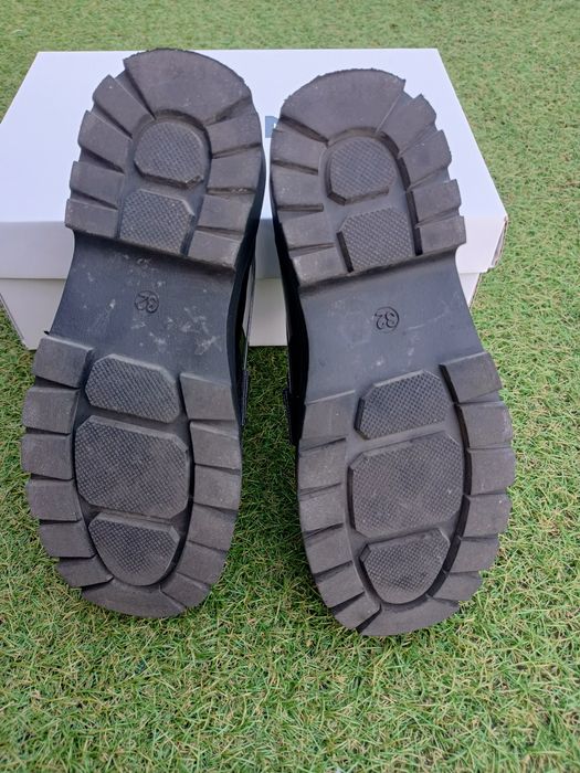 Buty lordsy czarne lakierowane botki dla dziewczynki rozm. 32 pantofle czarne